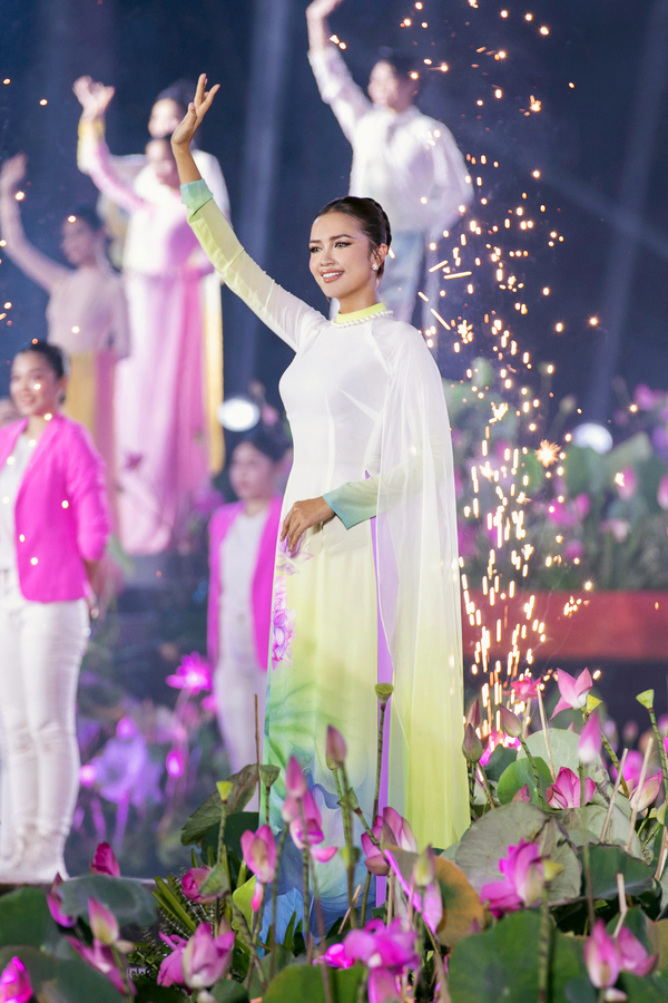 Bản sao của 002 AO DAI TRUNG DINH foto KIENGCAN