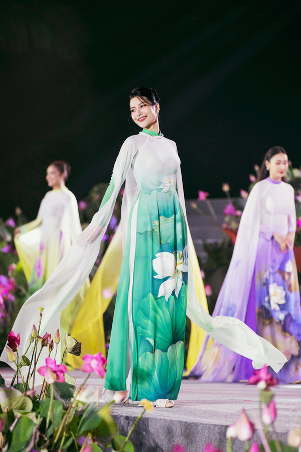 Bản sao của 013 AO DAI TRUNG DINH foto KIENGCAN