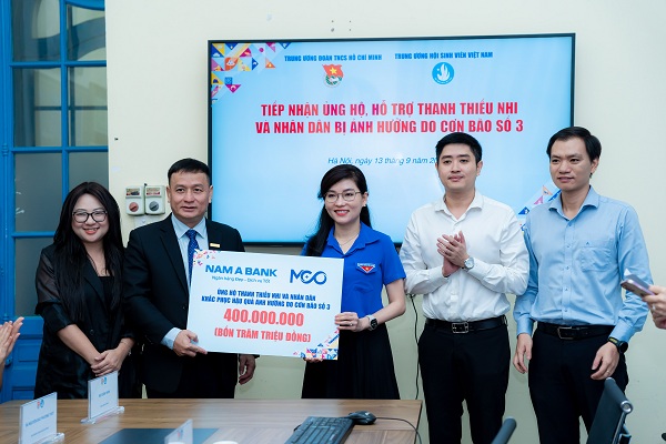 Ban tổ chức Miss Cosmo, đại diện Nam A Bank, các thí sinh Miss Cosmo 2024 đã đến Văn phòng Trung ương Đoàn trao tặng số tiền 400 triệu đồng để ủng hộ thanh thiếu nhi và người dân khắc phục hậu quả do ảnh hưởng của bão Yagi